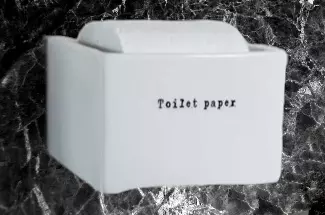 Geschlossener Toilettenpapierhalter