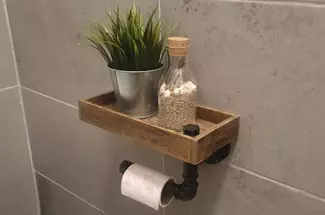 Toilettenpapierhalter mit Ablage